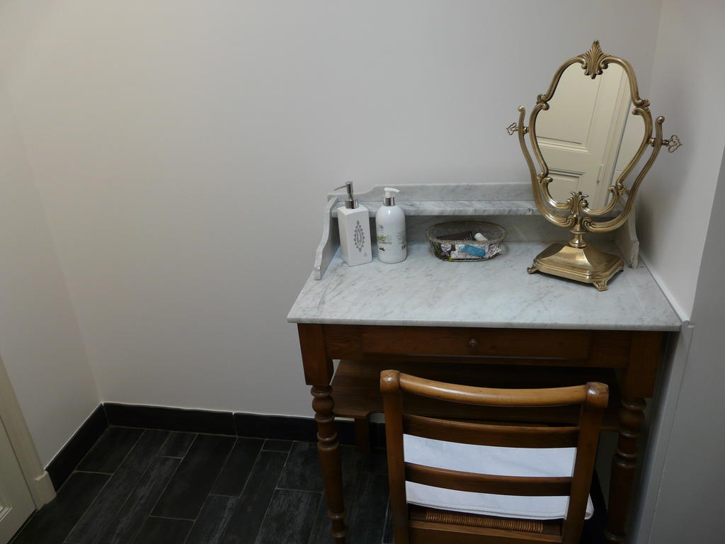 Mussy-sur-Seine La Promenade En Champagne B&B 객실 사진